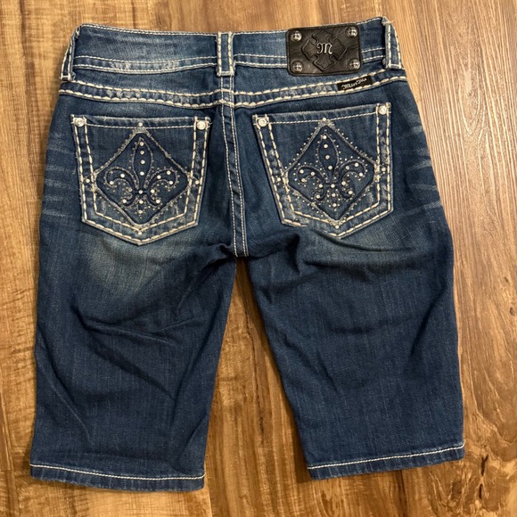 Miss Me Fleur de Lis Bermuda shorts Sz 27" - Picture 8 of 12